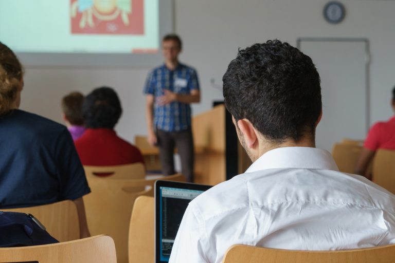 Seminar 2654142_1280.jpg