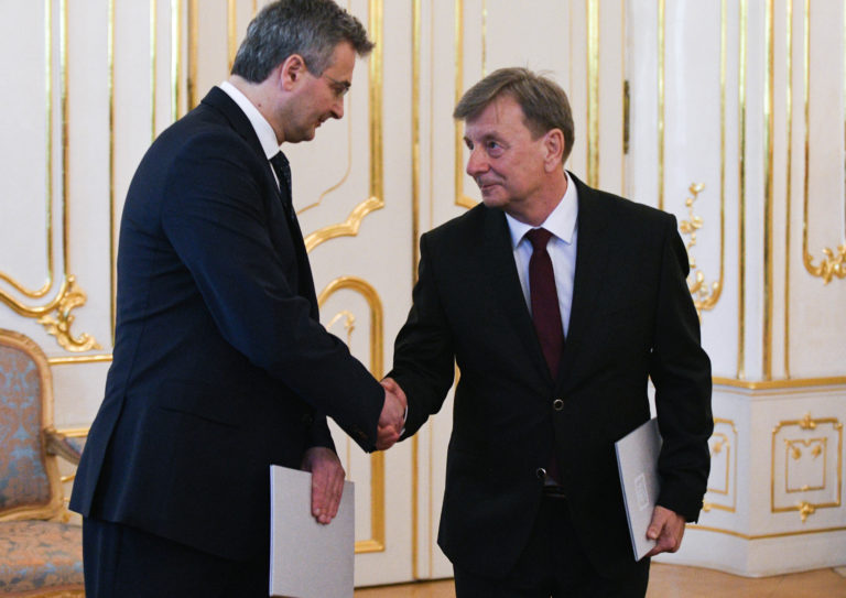 PREZIDENT: Vymenoval sudcov Ústavného súdu SR