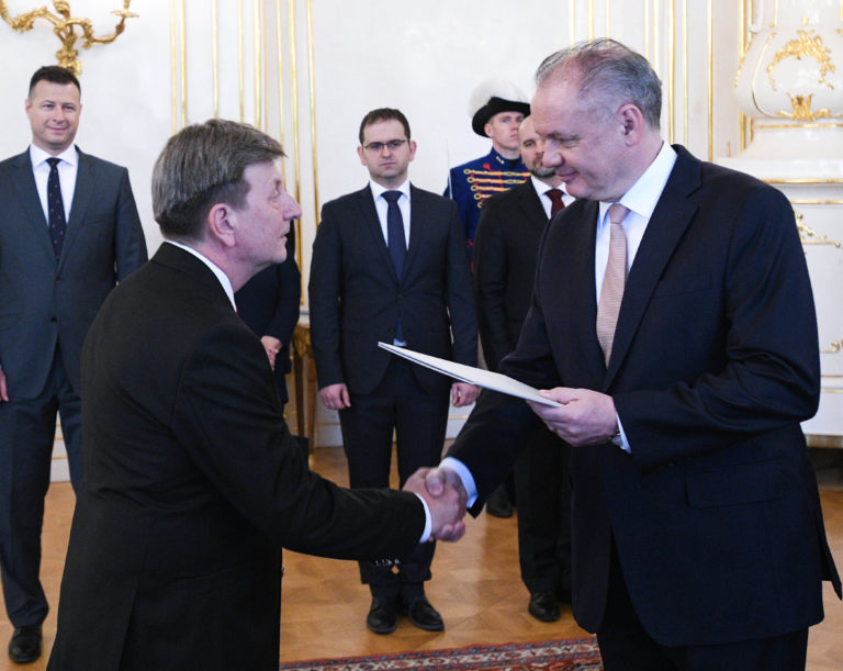 PREZIDENT: Vymenoval sudcov Ústavného súdu SR