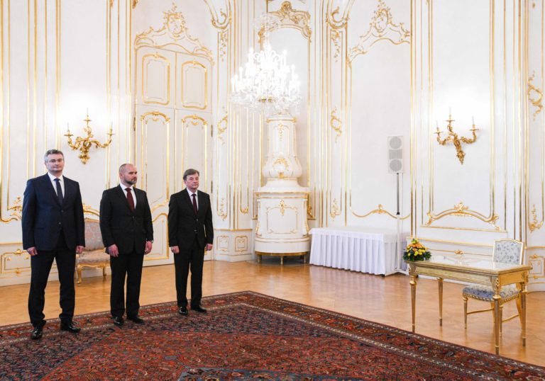 PREZIDENT: Vymenoval sudcov Ústavného súdu SR