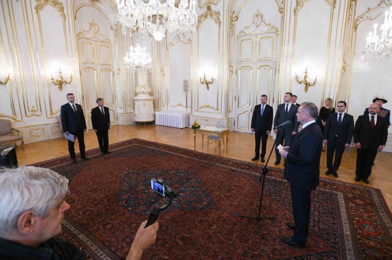 PREZIDENT: Vymenoval sudcov Ústavného súdu SR