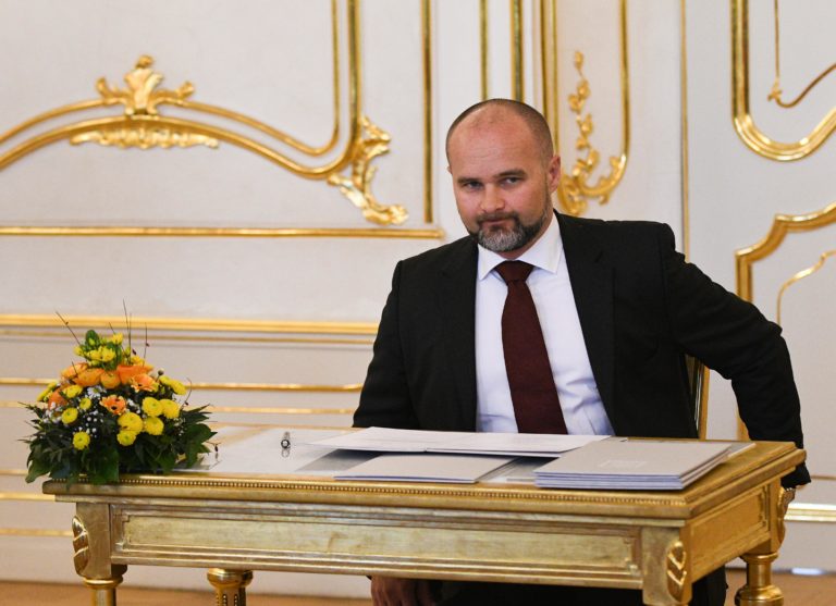 PREZIDENT: Vymenoval sudcov Ústavného súdu SR