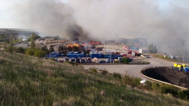 požiar, priemyselný areál Zohor