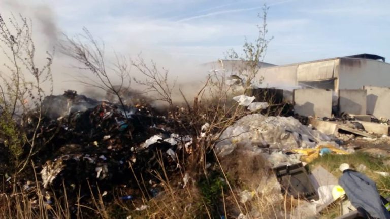 požiar, priemyselný areál Zohor