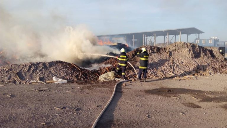 požiar, priemyselný areál Zohor