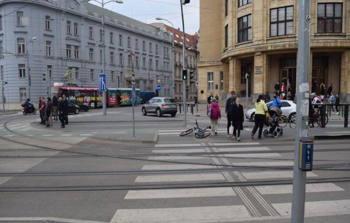 POLÍCIA: Zrážka cyklistu s chodcom