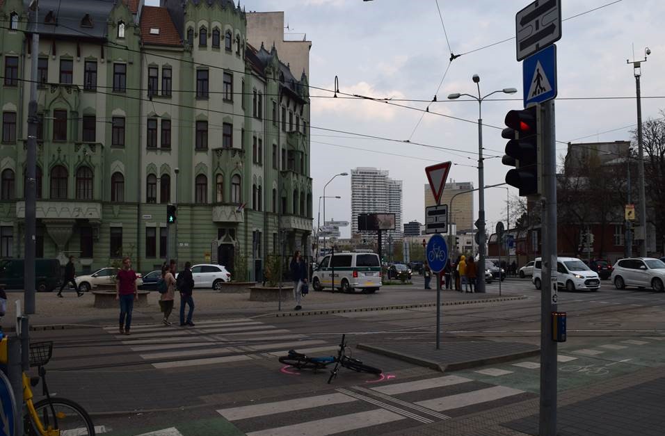 POLÍCIA: Zrážka cyklistu s chodcom