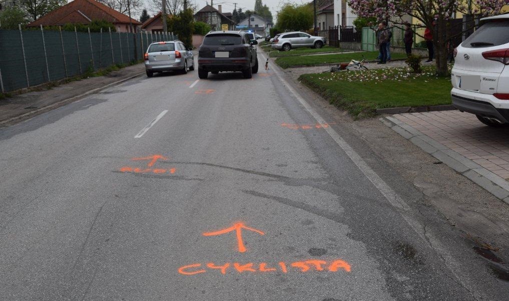 POLÍCIA: Cyklistov zrazili šoféri pri cúvaní