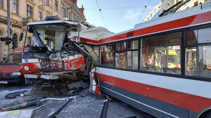 dopravná nehoda, trolejbus, električka, Brno