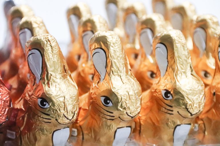 Easter bunny 4087994_1280.jpg