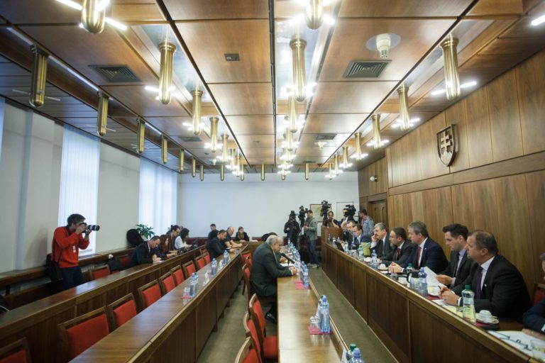 Vypočúvanie kandidátov na post šéfa polície