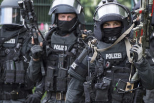 Nemecká polícia, razia