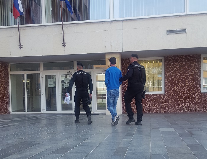 POLÍCIA: Chytili exhibicionistu