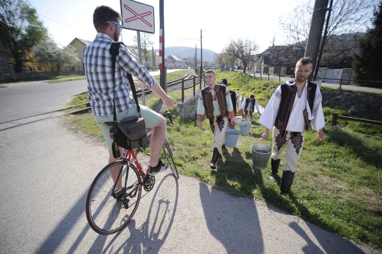 VEĽKÁ NOC: Oblievačka a šibačka