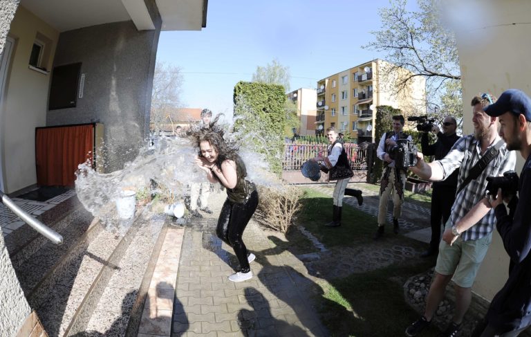 VEĽKÁ NOC: Oblievačka a šibačka