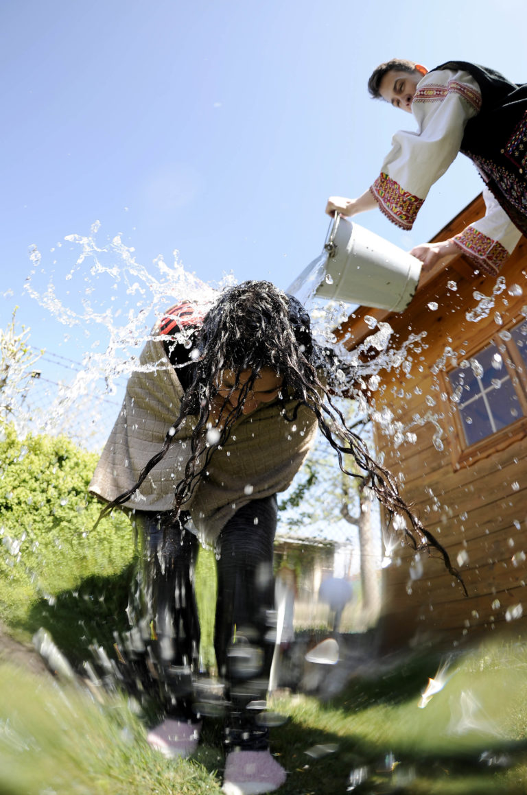 VEĽKÁ NOC: Oblievačka a šibačka