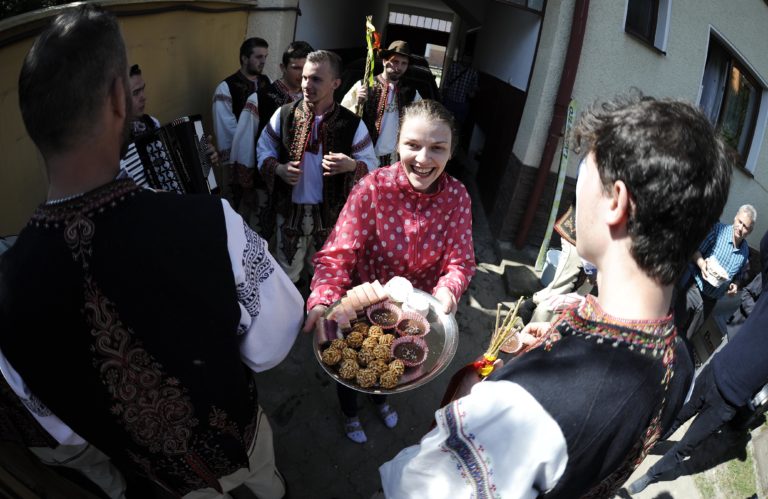 VEĽKÁ NOC: Oblievačka a šibačka