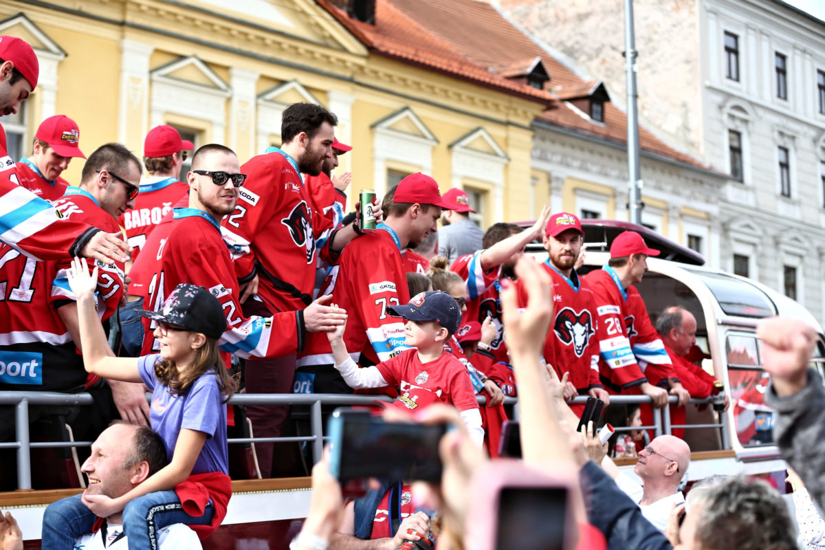 Oslava hokejového titulu v Banskej Bystrici