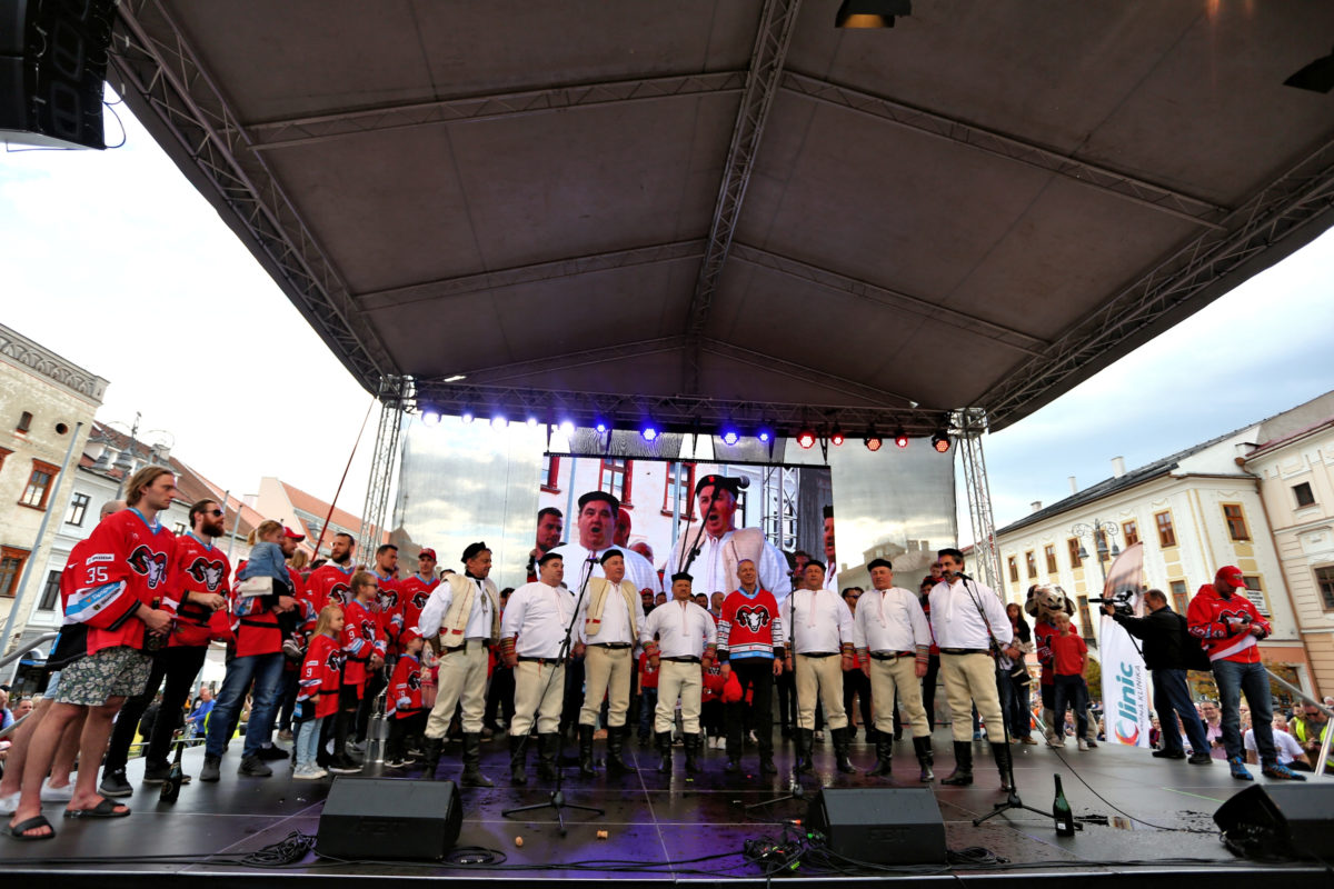 Oslava hokejového titulu v Banskej Bystrici