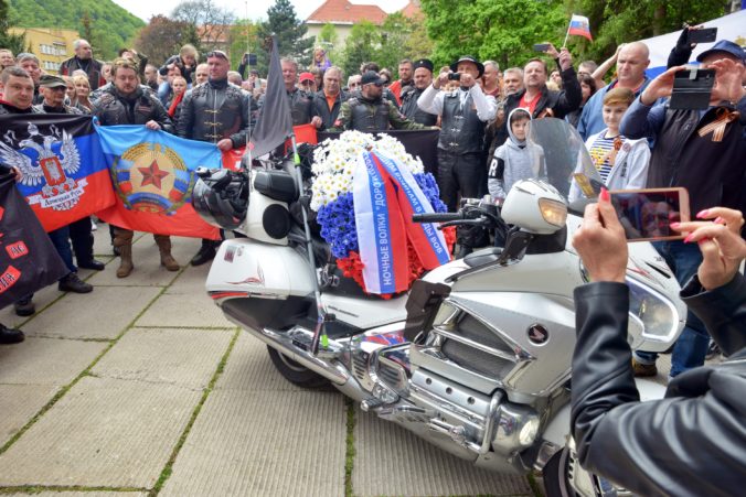 PROTEST: Nočné mačiatka proti Nočným vlkom