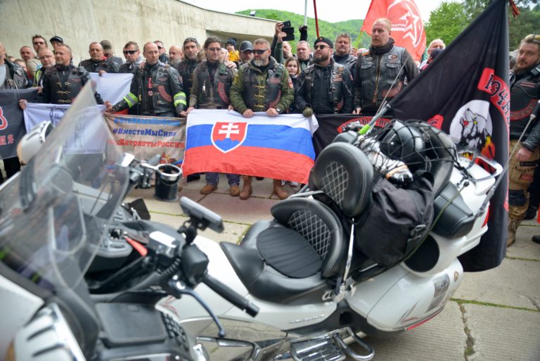 PROTEST: Nočné mačiatka proti Nočným vlkom