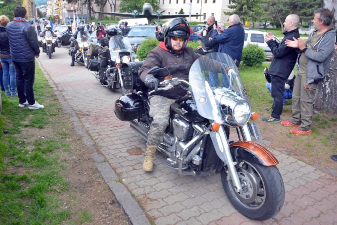 PROTEST: Nočné mačiatka proti Nočným vlkom