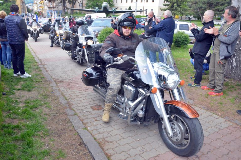 PROTEST: Nočné mačiatka proti Nočným vlkom