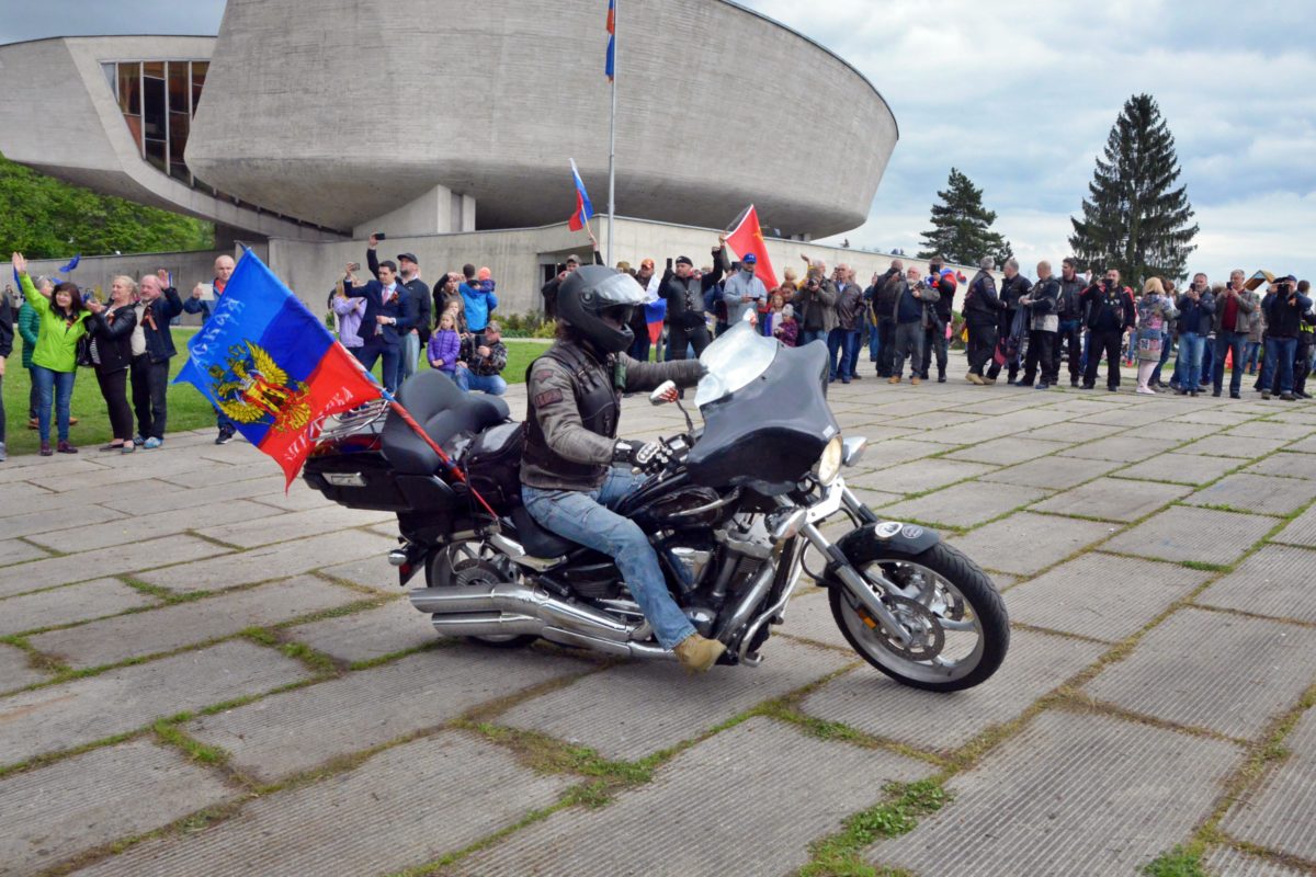 PROTEST: Nočné mačiatka proti Nočným vlkom