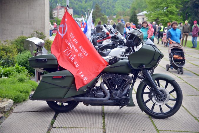 PROTEST: Nočné mačiatka proti Nočným vlkom
