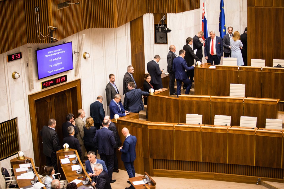 parlament, poslanci