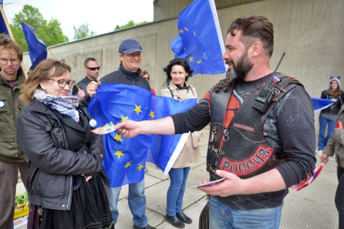 PROTEST: Nočné mačiatka proti Nočným vlkom