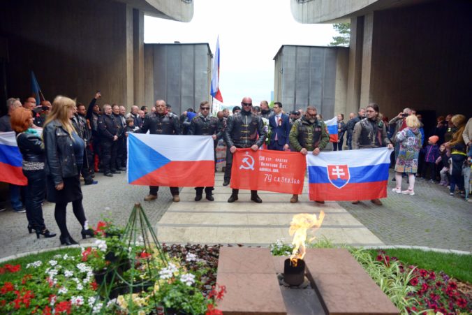 PROTEST: Nočné mačiatka proti Nočným vlkom