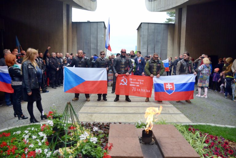 PROTEST: Nočné mačiatka proti Nočným vlkom