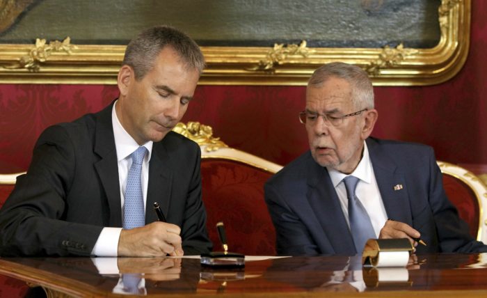 Alexander Van der Bellen, Hartwig Löger