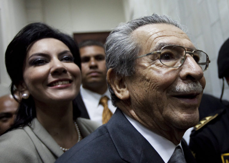 Efraín Ríos Montta, Zury Rios