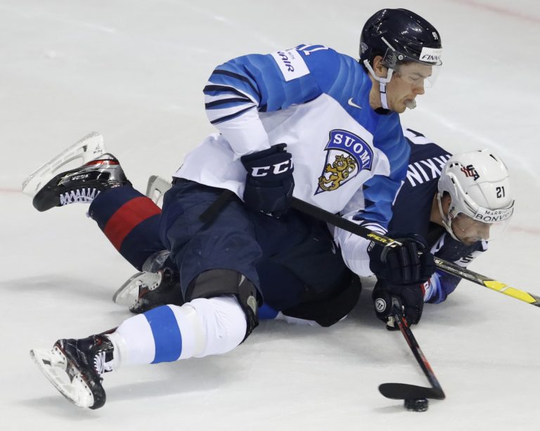 Dylan Larkin, Juho Lammikko