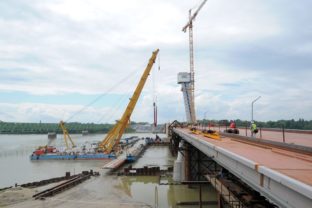 DOPRAVA: Kontrola výstavby mosta Komárno - Komárom