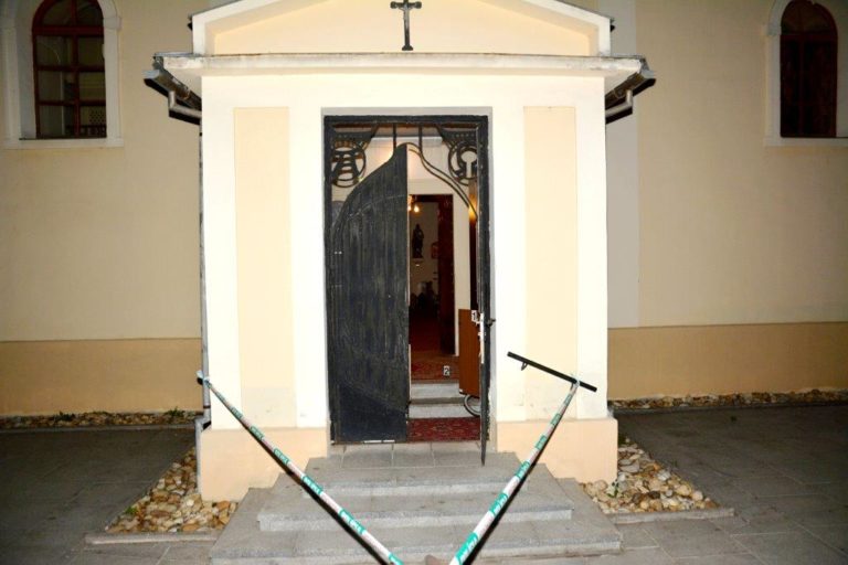 krádež v kostole
