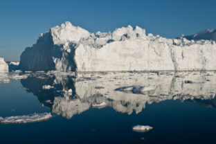 Kryha, ktorá sa zrejme odtrhla od ľadovca Jakobshavn Isbrae.