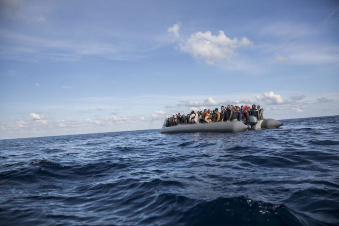 migranti, loď, Stredozemné more