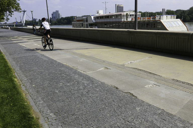 Oprava promenady.jpg