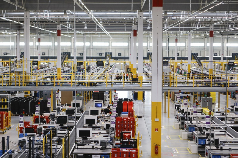 Pohlad na reverzne logisticke centrum amazon zvnutra.jpg