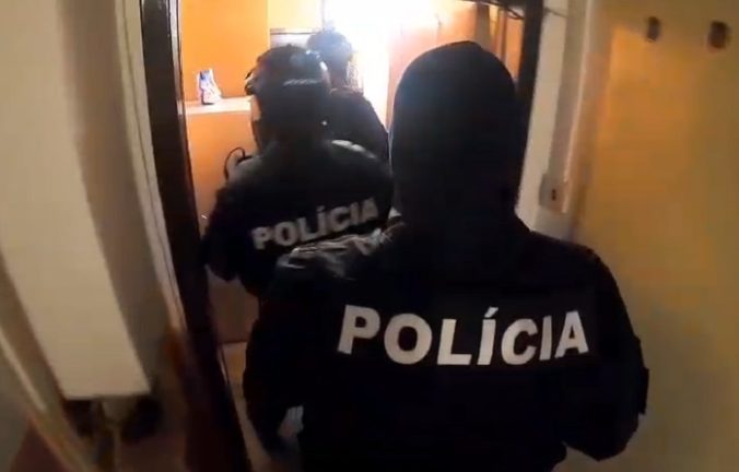 protidrogová razia, polícia