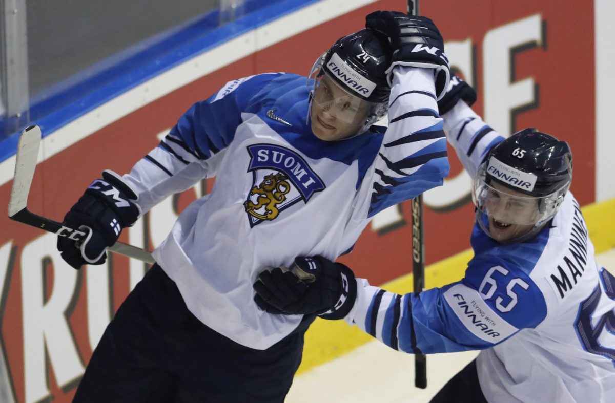 Kaapo Kakko, Sakari Manien