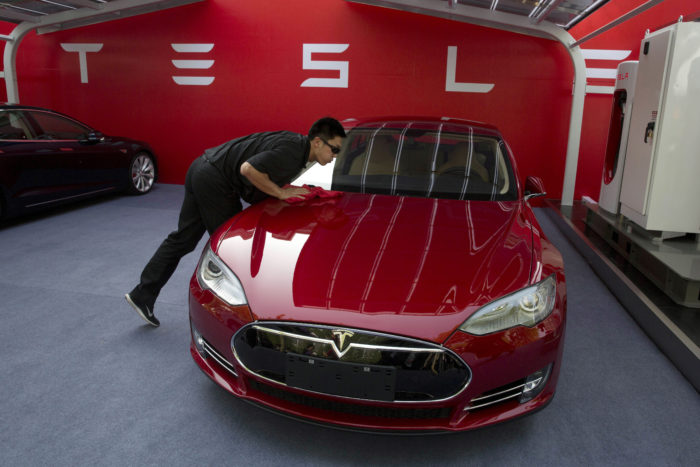Tesla, S sedan