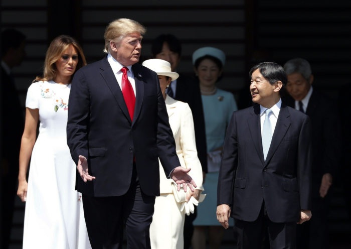 Donald Trump, cisár Naruhito
