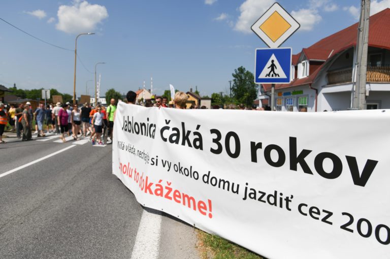 PROTEST: Za výstavbu cestného obchvatu v Jablonici