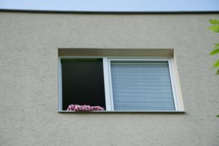 POLÍCIA: Z okna vypadlo trojroèné dievčatko
