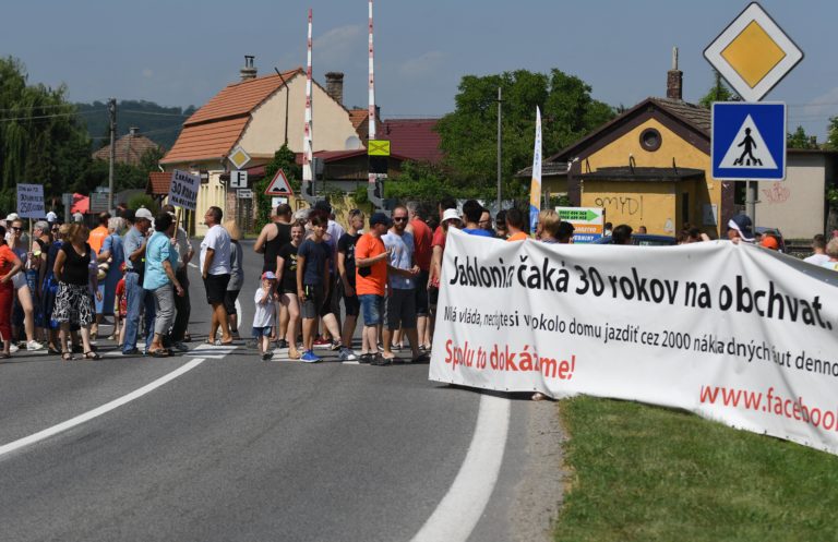 PROTEST: Za výstavbu cestného obchvatu v Jablonici