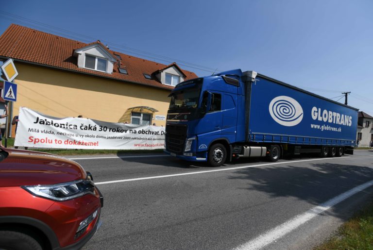 PROTEST: Za výstavbu cestného obchvatu v Jablonici